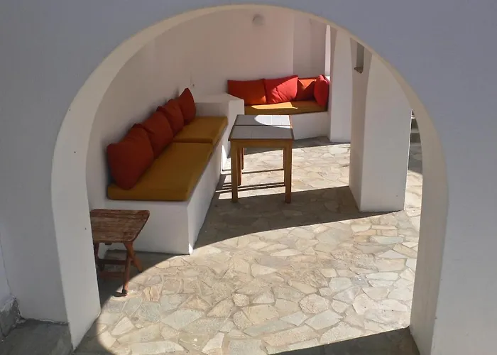 G - Kamari Village *